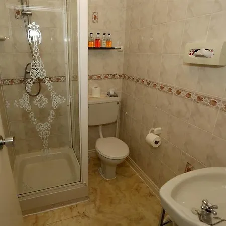 Beechwood Close 3*